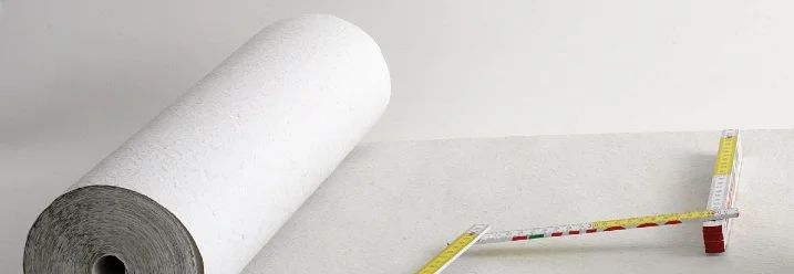 Raufasertapete und Zollstock